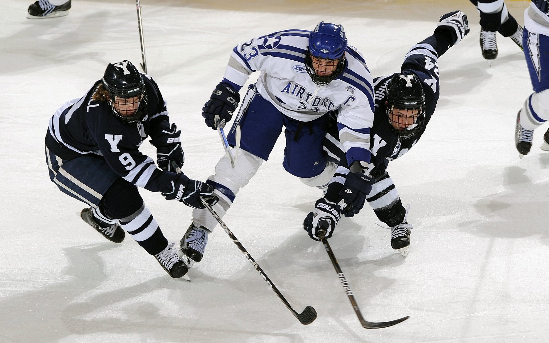 18岁票王亚马尔与涅槃王者登贝莱领衔!FIFPRO年度最佳11人揭晓