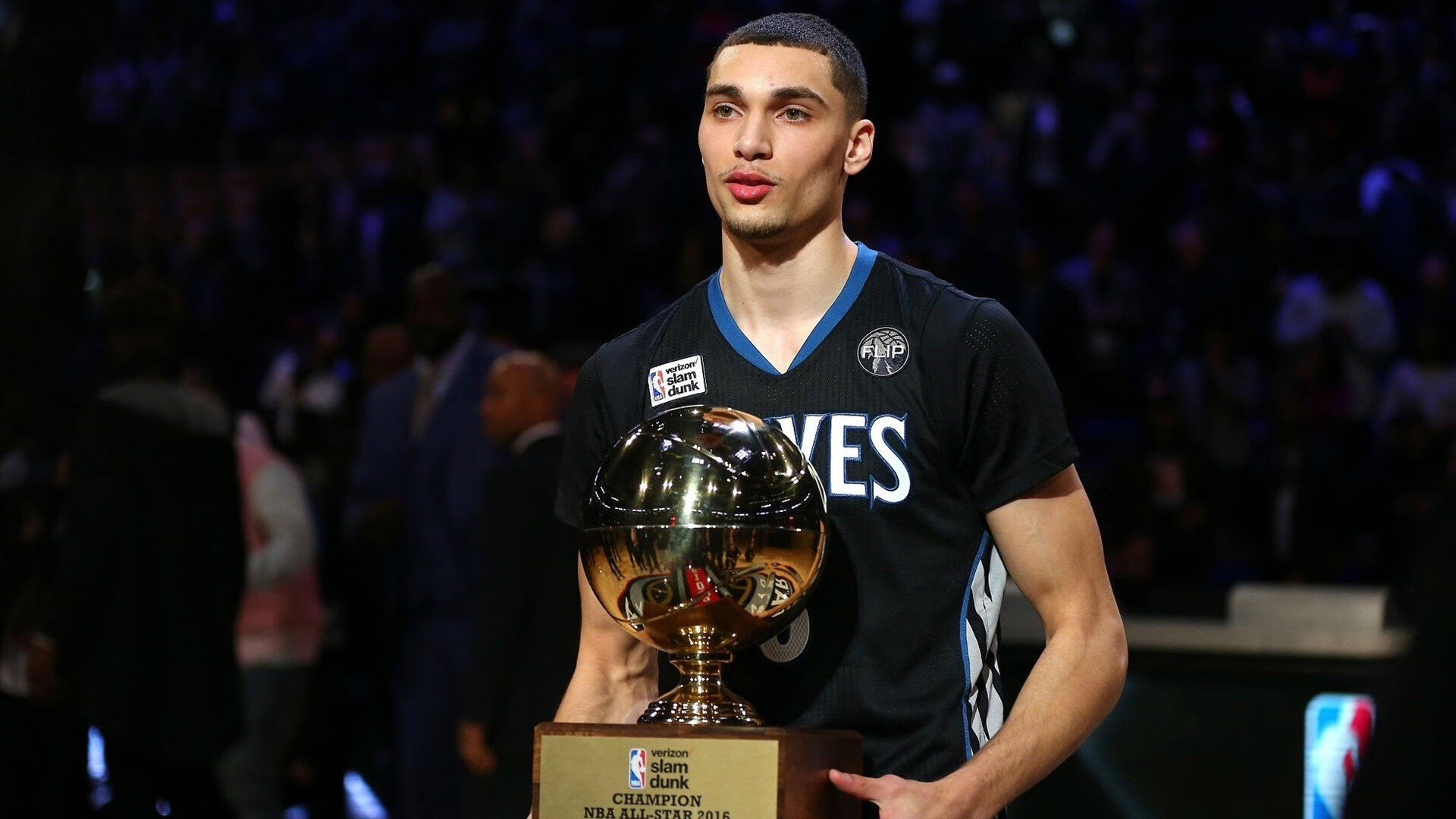 球场上那些令人难忘的笑点和精彩瞬间!,球场搞笑瞬间